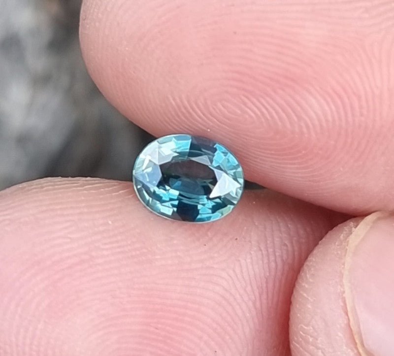 1.02 ct natural Ceylon blue sapphire oval cut from Sri Lanka