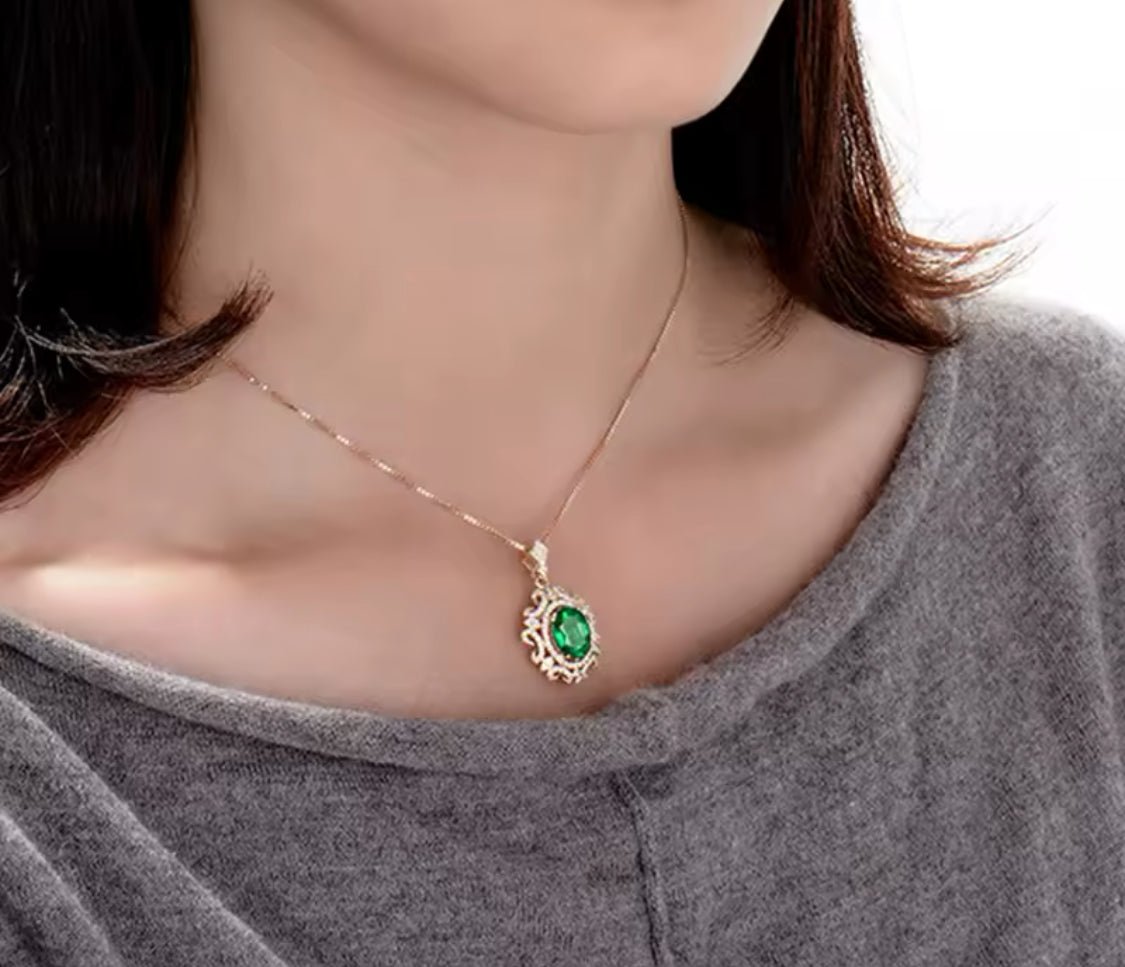 14 Kt Yellow Gold Diamond 2.39 ct Emerald Pendant