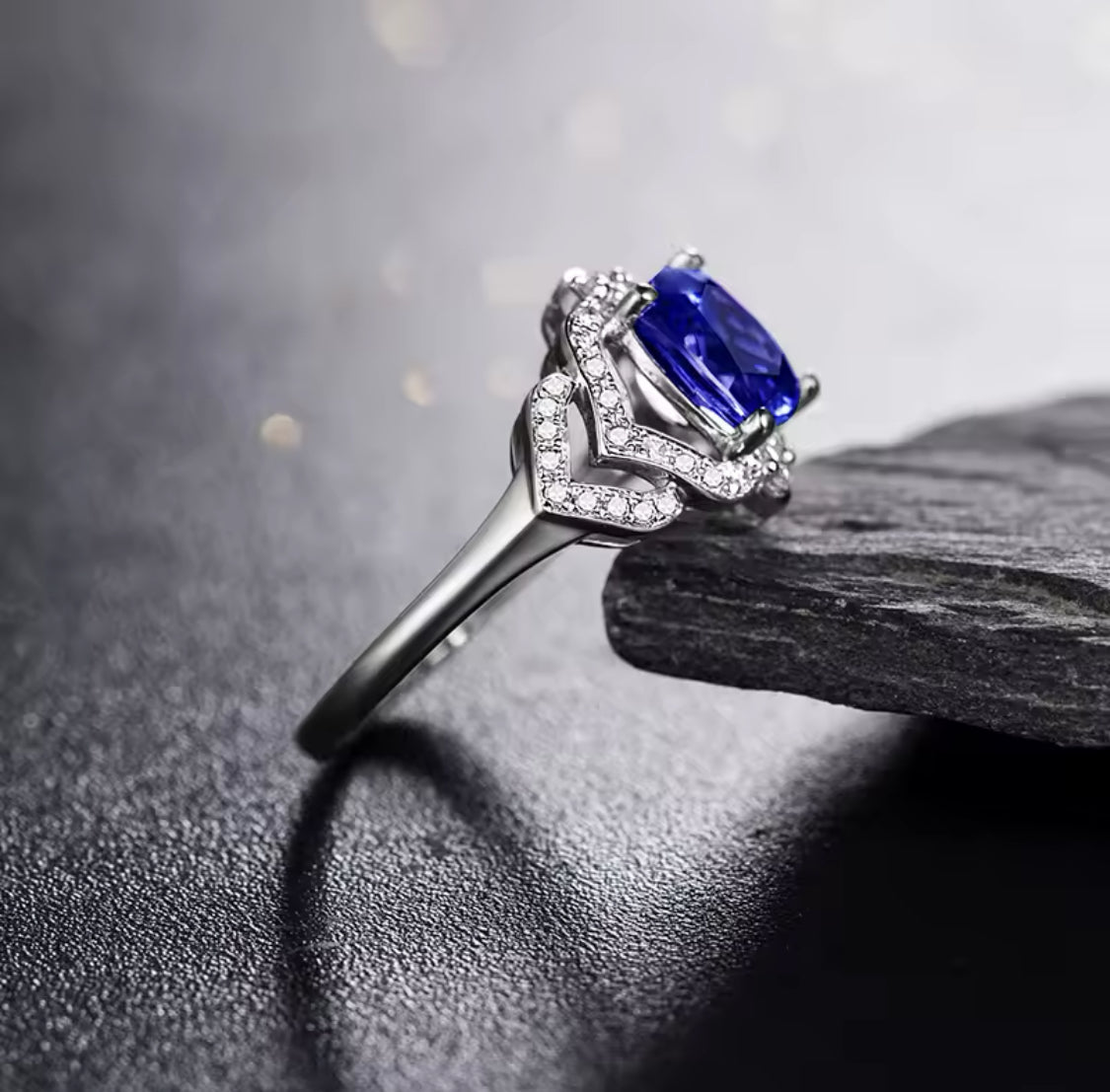 14k White Gold 1.94 ct Tanzanite Ring with Diamonds