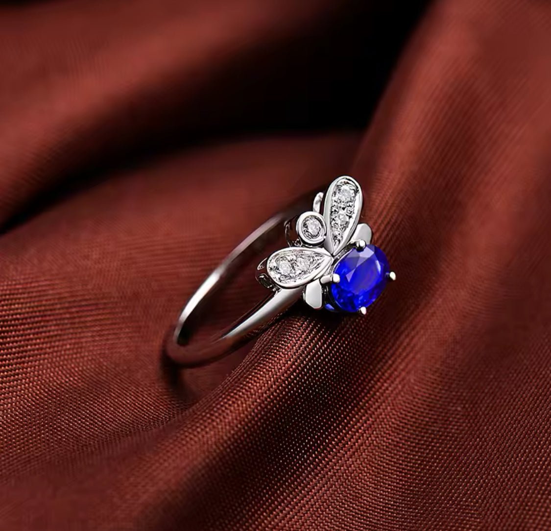 14Kt White Gold 0.56 ct Sapphire Ring with Natural Diamonds