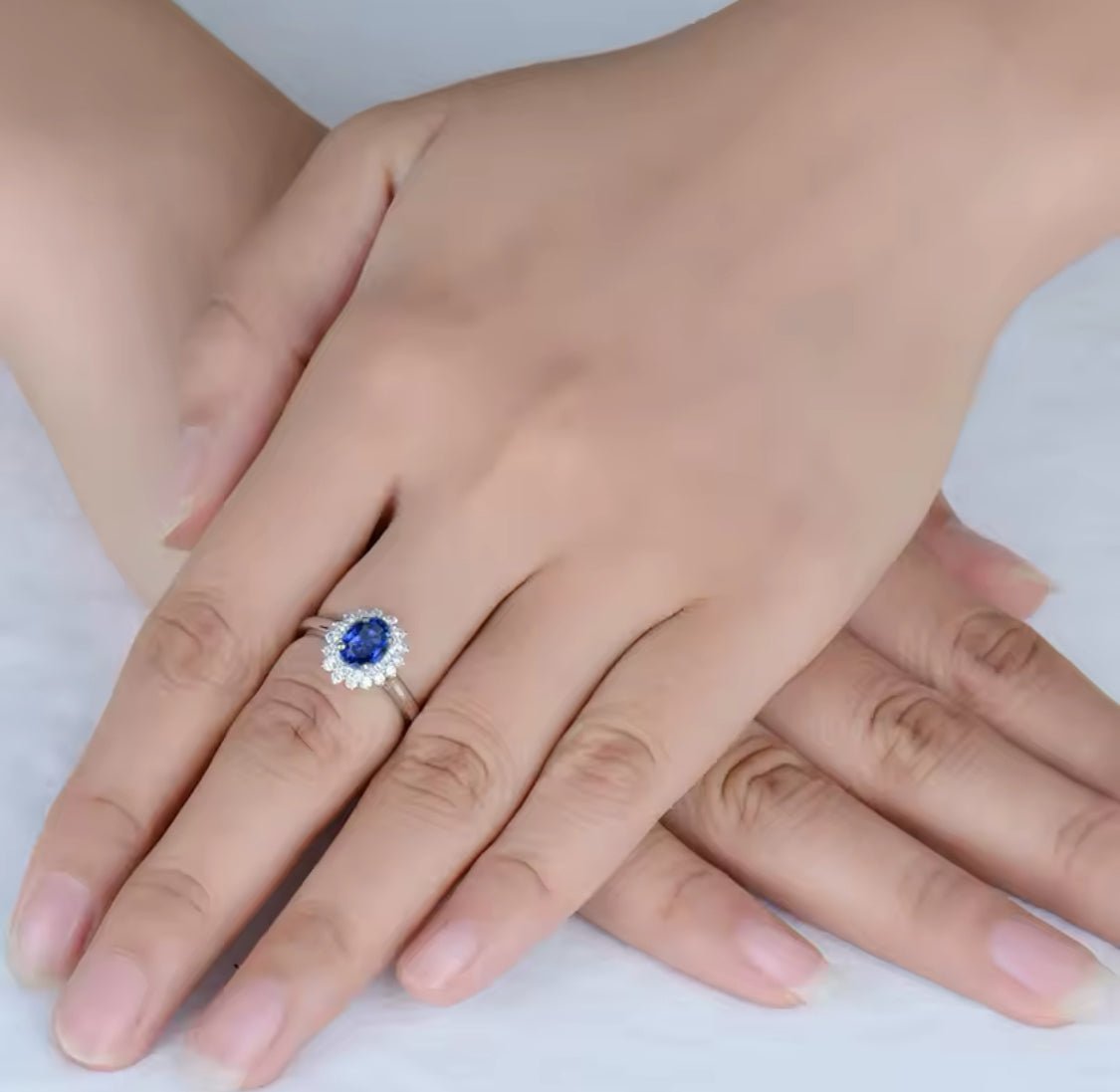 14Kt White Gold 1.03 ct Sapphire Ring with Natural Diamonds