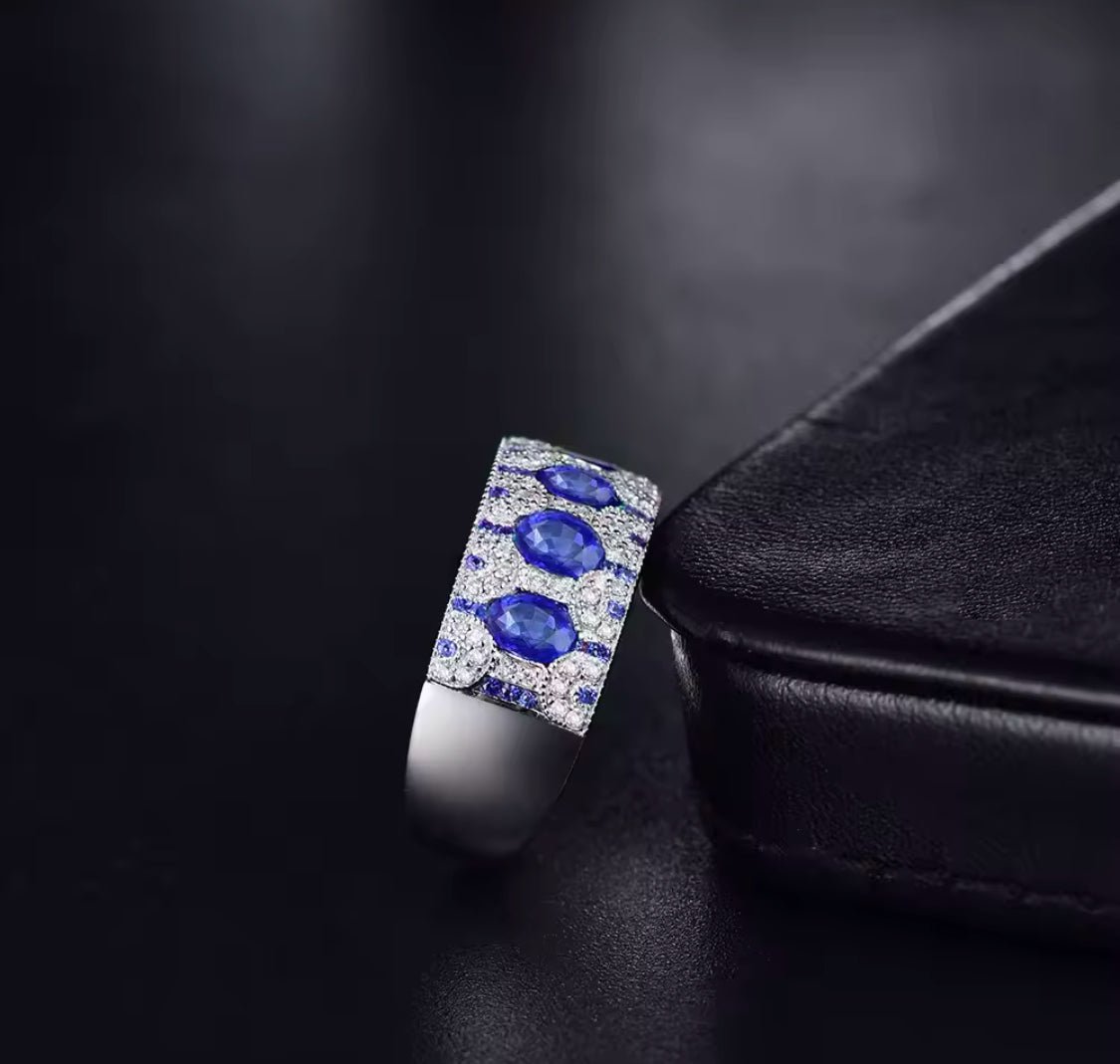 14Kt White Gold 2.08 ct Sapphire Ring with Natural Diamonds (Unisex)