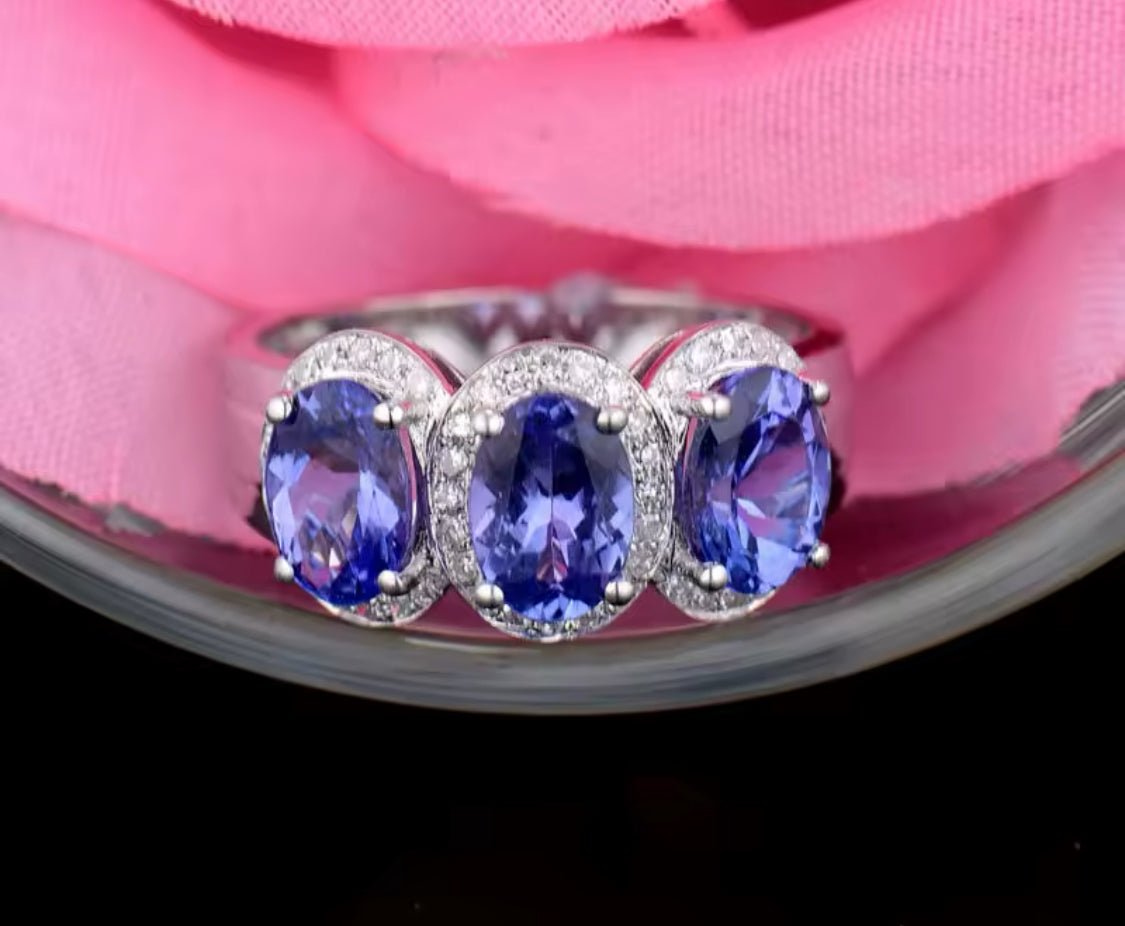 14Kt White Gold 2.50 ct Tanzanite Ring with Diamonds (Unisex)