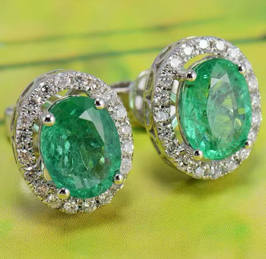 14Kt White Gold 2.77 ct Emerald Earrings with Diamonds