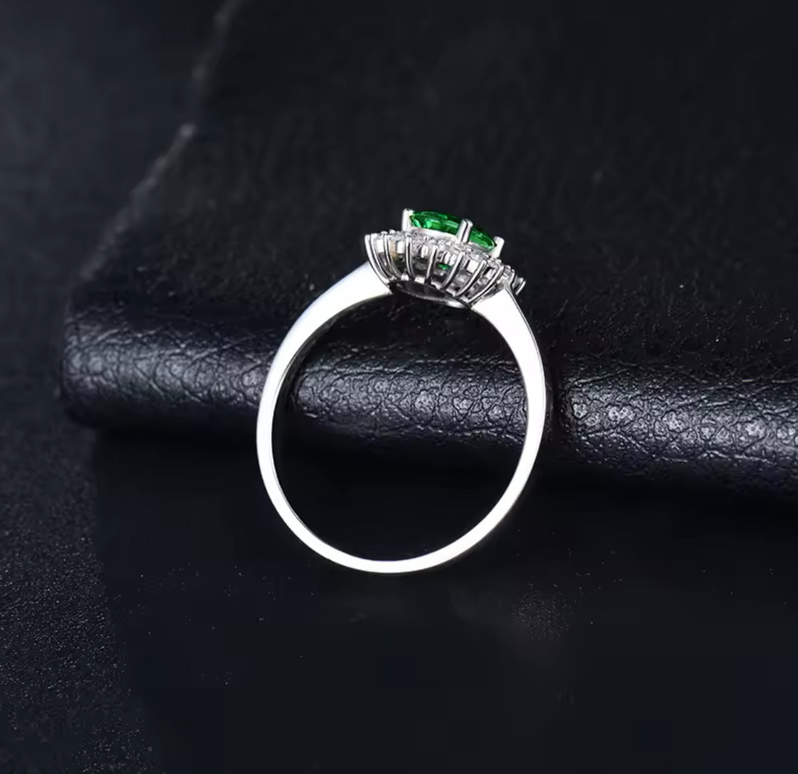 14Kt White Gold Diamond 0.68 ct Tsavorite Ring
