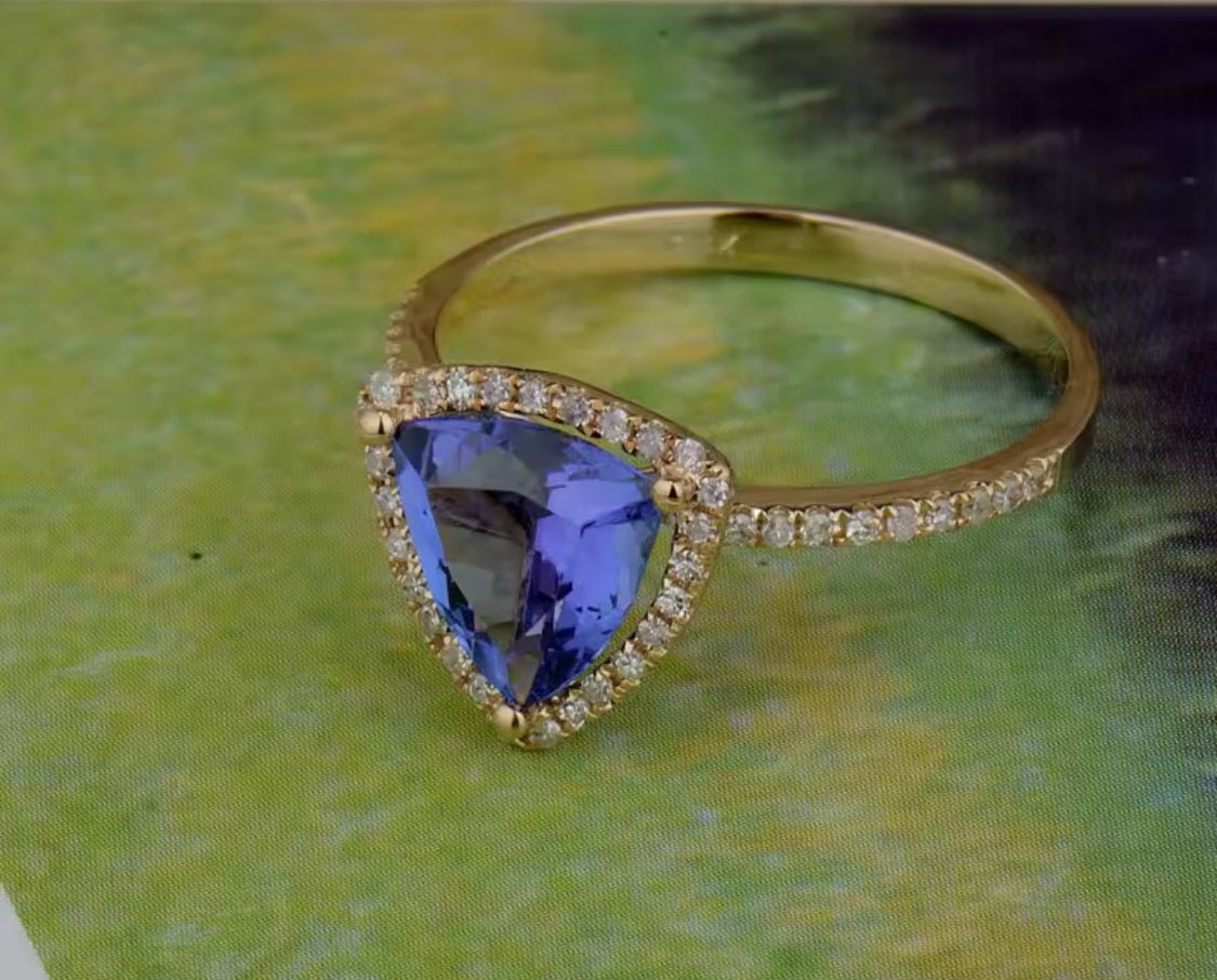 14Kt Yellow Gold 1.81 ct Tanzanite Ring with Diamonds