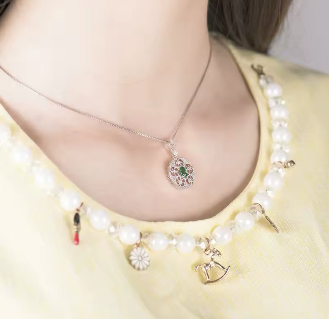 18K White Gold 0.39 ct Emerald Pendant with Natural Diamond