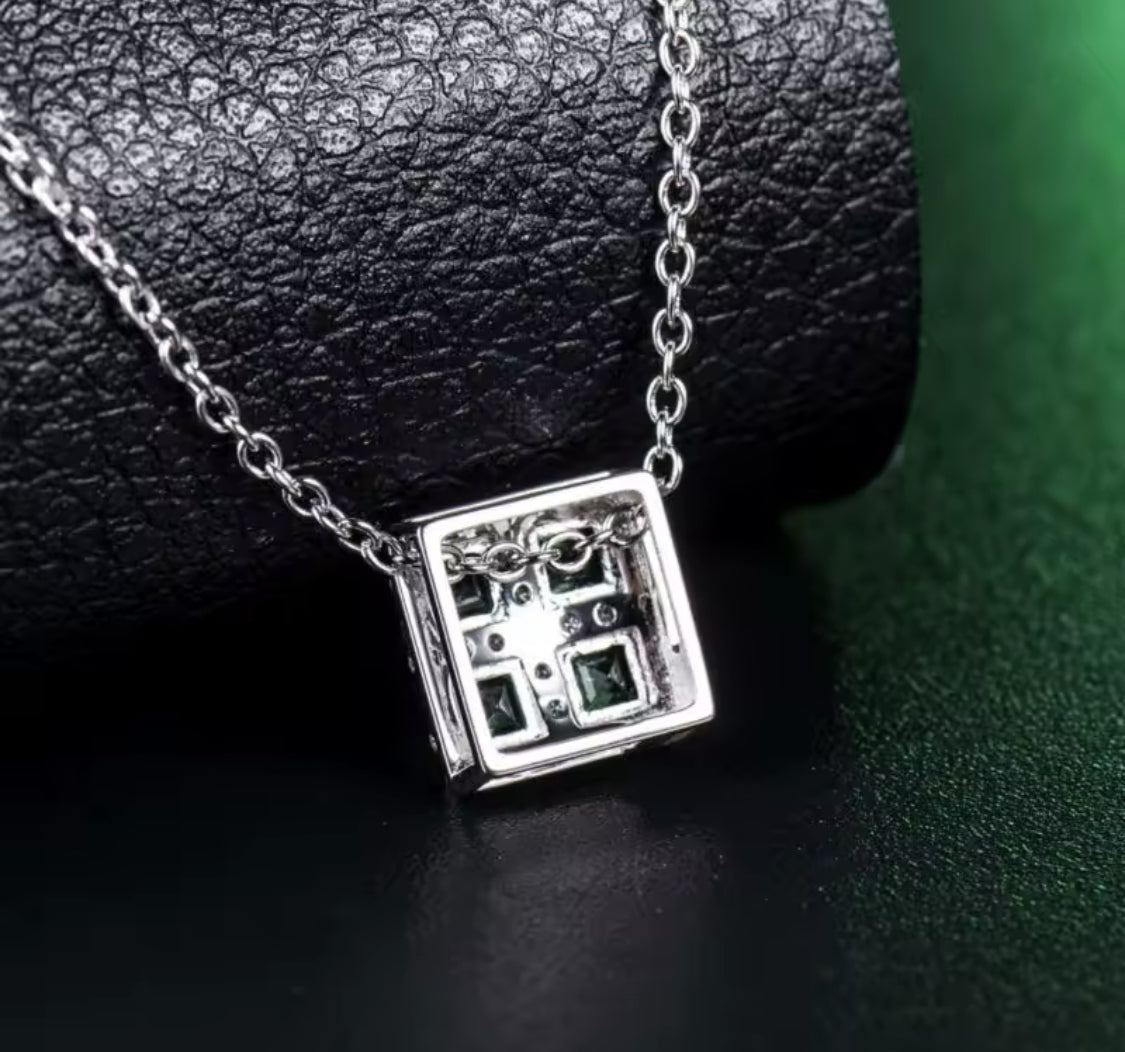 18K White Gold 0.65 ct Emerald Pendant with Natural Diamond