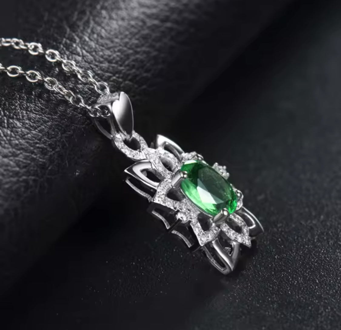 18K White Gold 1.10 ct Emerald Pendant with Natural Diamond