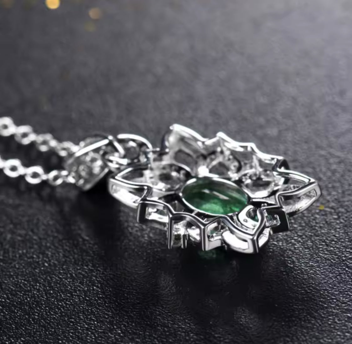 18K White Gold 1.10 ct Emerald Pendant with Natural Diamond