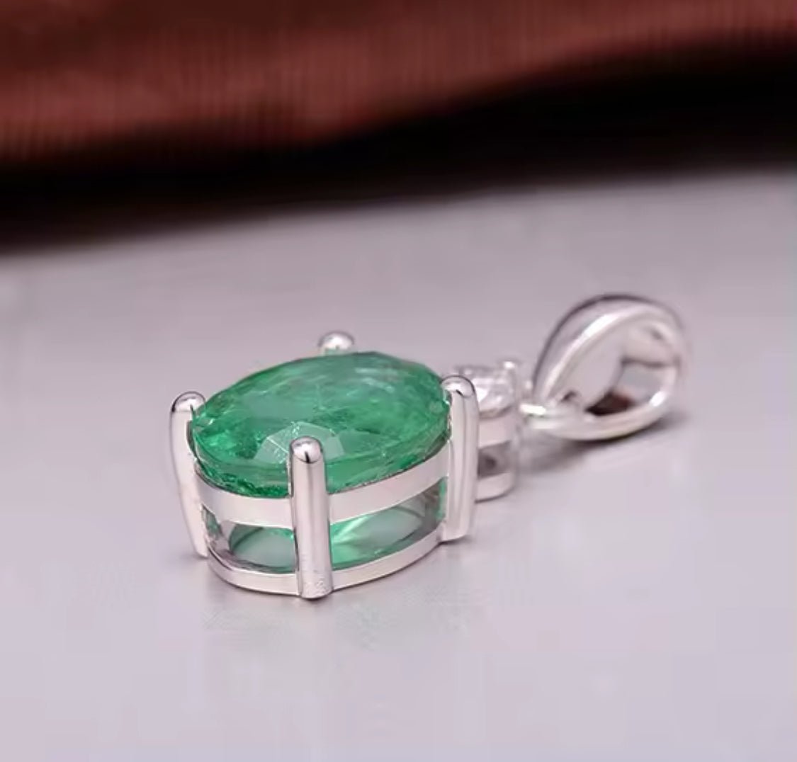 18K White Gold 1.14 ct Emerald Pendant with Natural Diamond
