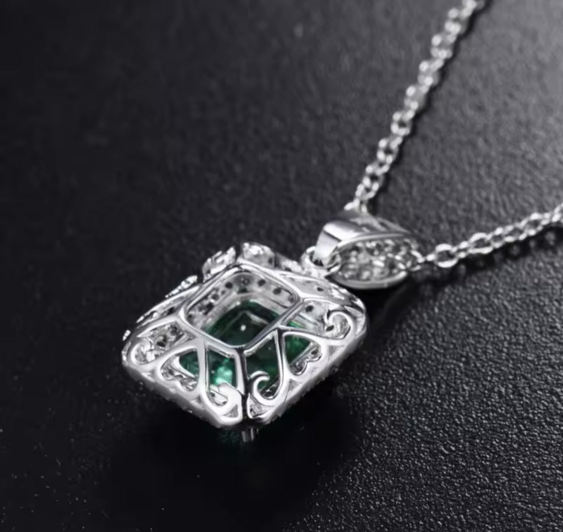 18K White Gold 2.40 ct Emerald Pendant with Natural Diamond
