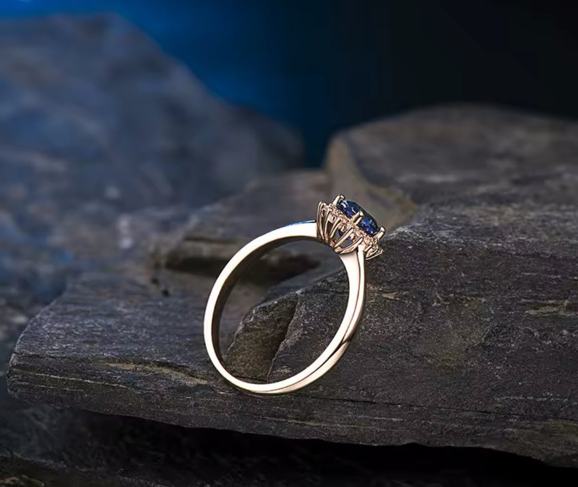 18Kt Rose Gold 0.77 ct Sapphire Ring with Natural Diamonds