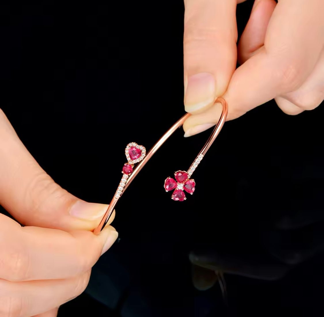 18Kt Rose Gold 1.79 ct Ruby Bracelet with Natural Diamonds