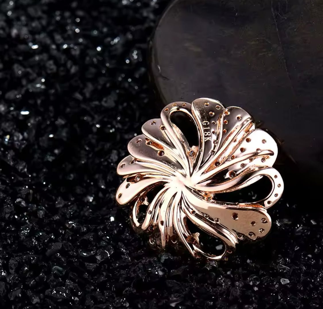 18Kt Rose Gold Diamond 1.50 ct Emerald Pendant