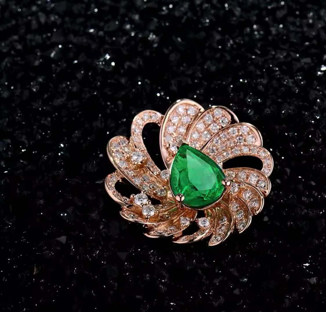 18Kt Rose Gold Diamond 1.50 ct Emerald Pendant