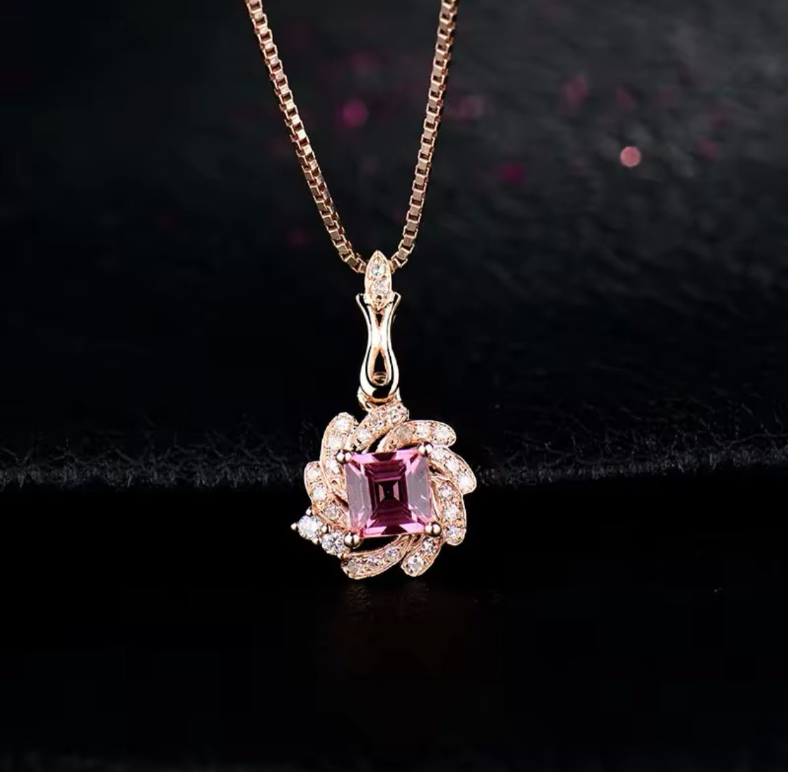 18Kt Rose Gold Natural Diamond 0.56 ct Tourmaline Pendant
