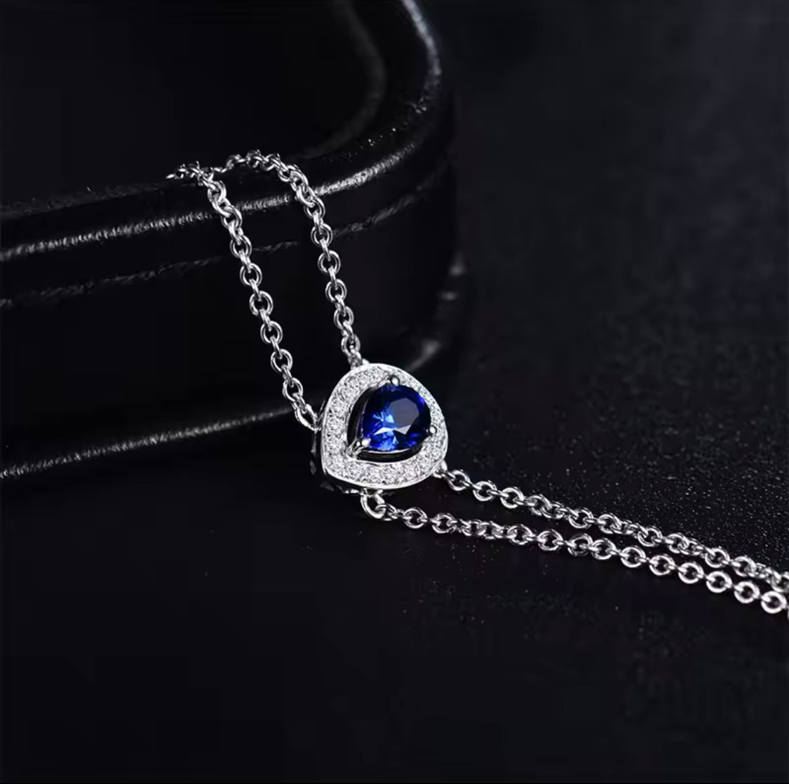 18Kt White Gold 0.44 ct Sapphire Bracelet with Diamonds 0.09 ct