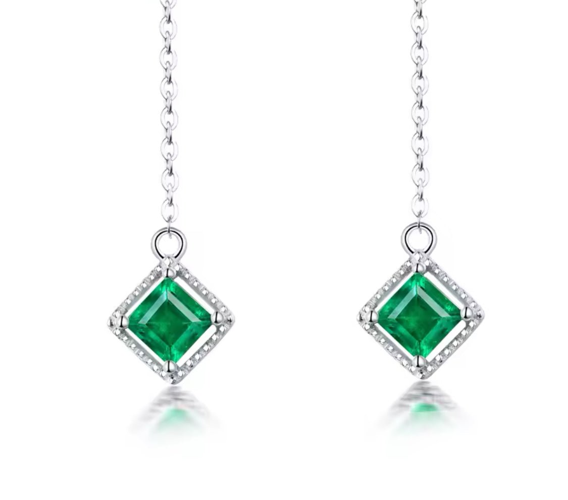 18Kt White Gold 0.60 ct Emerald Earrings