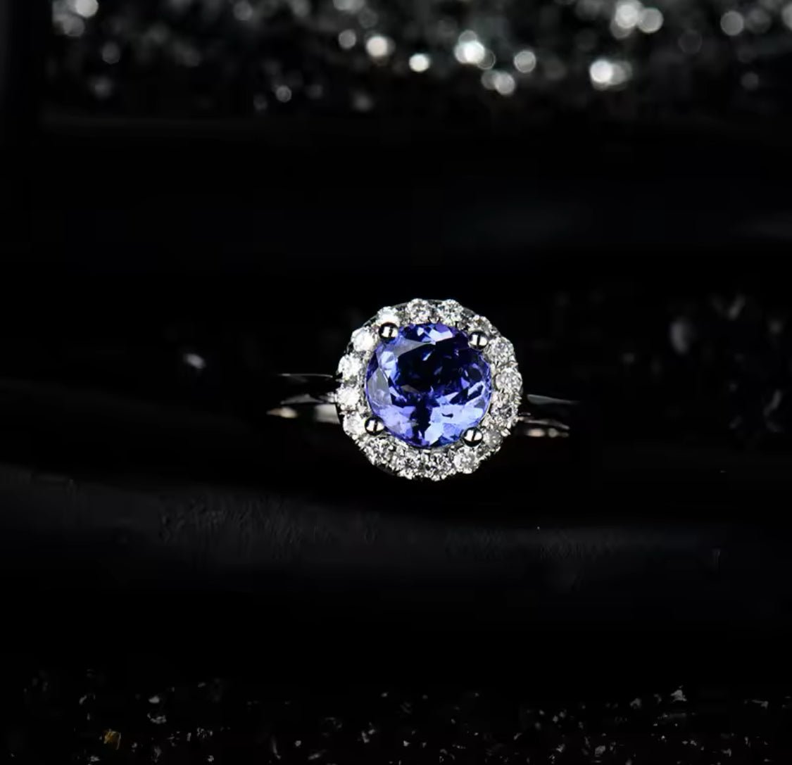 18Kt White Gold 0.85 ct Tanzanite Ring with Diamonds