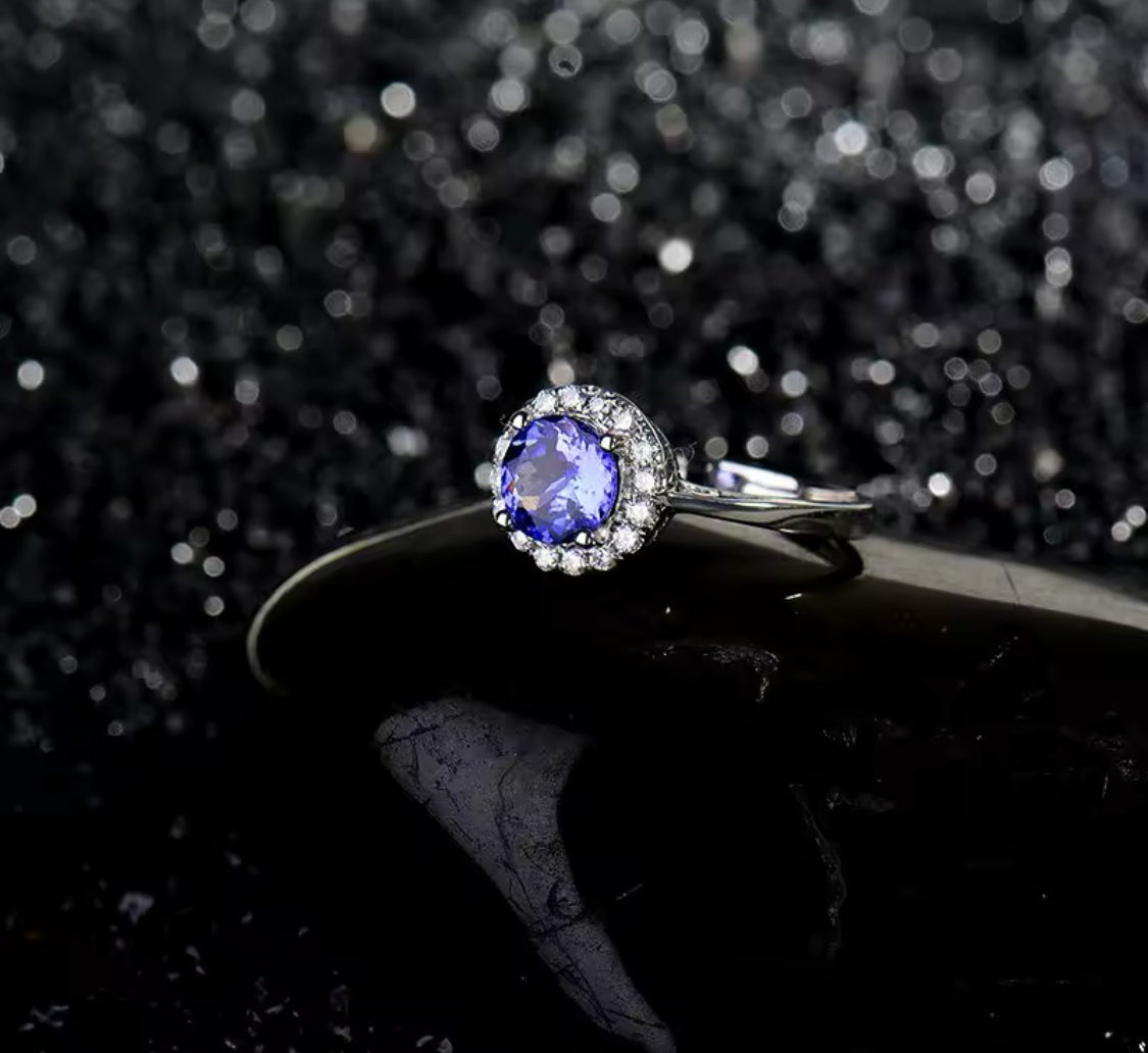 18Kt White Gold 0.85 ct Tanzanite Ring with Diamonds