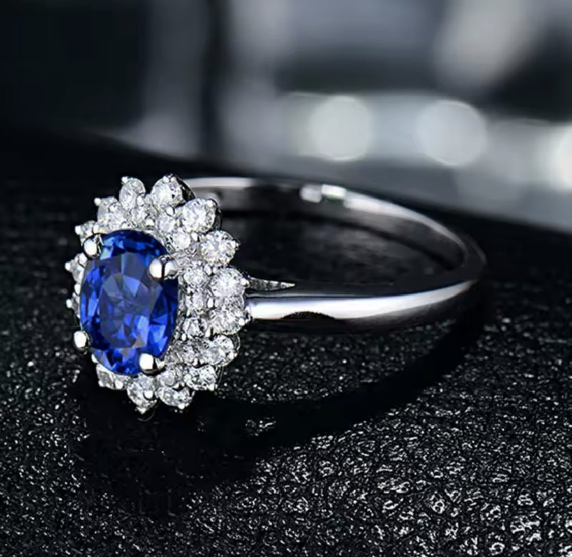 18Kt White Gold 0.88 ct Tanzanite Ring with Diamonds