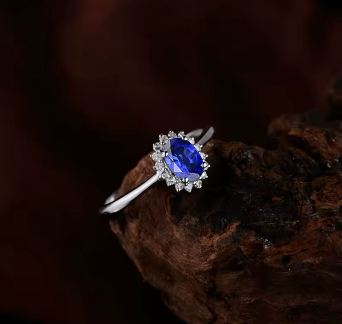 18Kt White Gold 1.31 ct Sapphire Ring with Natural Diamonds