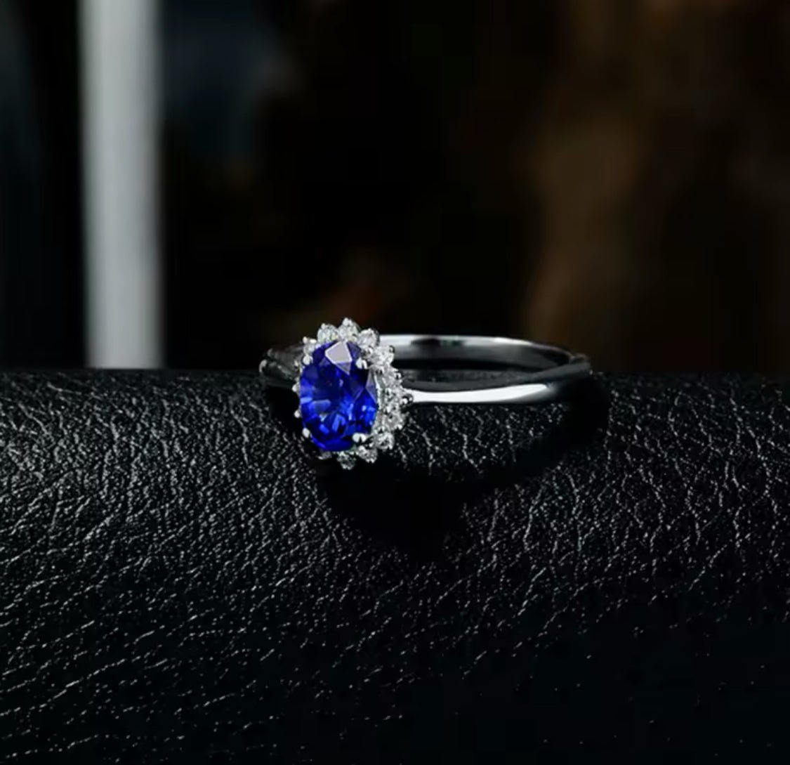 18Kt White Gold 1.31 ct Sapphire Ring with Natural Diamonds