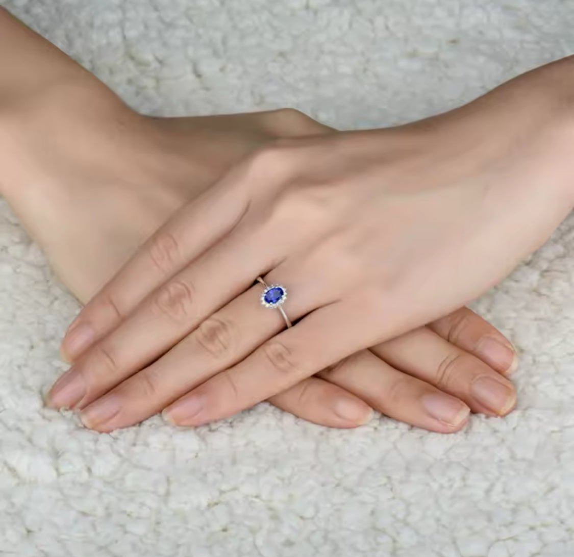 18Kt White Gold 1.31 ct Sapphire Ring with Natural Diamonds