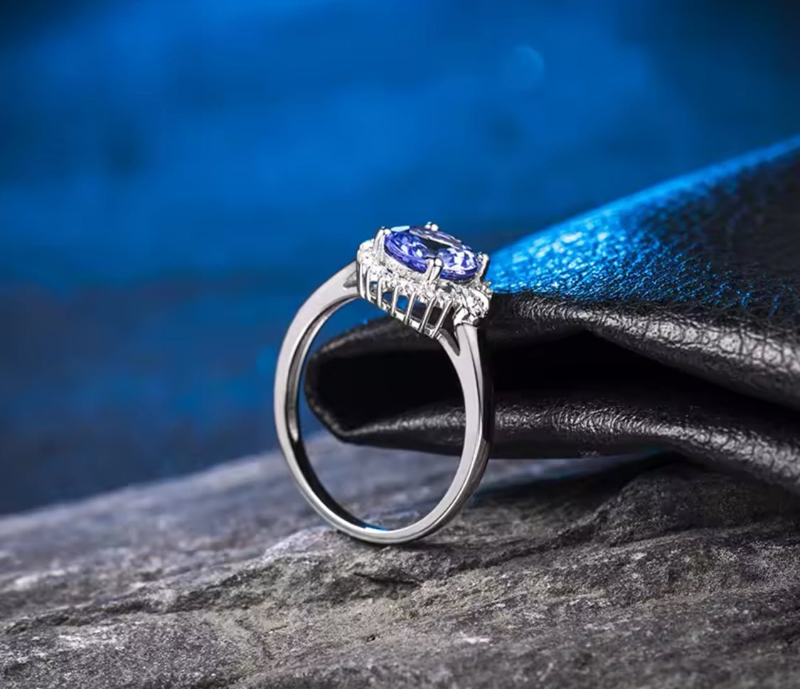 18Kt White Gold 1.40 ct Tanzanite Ring with Diamonds