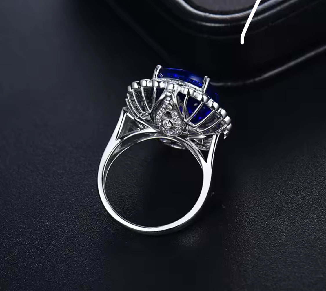 18Kt White Gold 14.86 ct Tanzanite Ring / Pendant with Diamonds (Unisex)