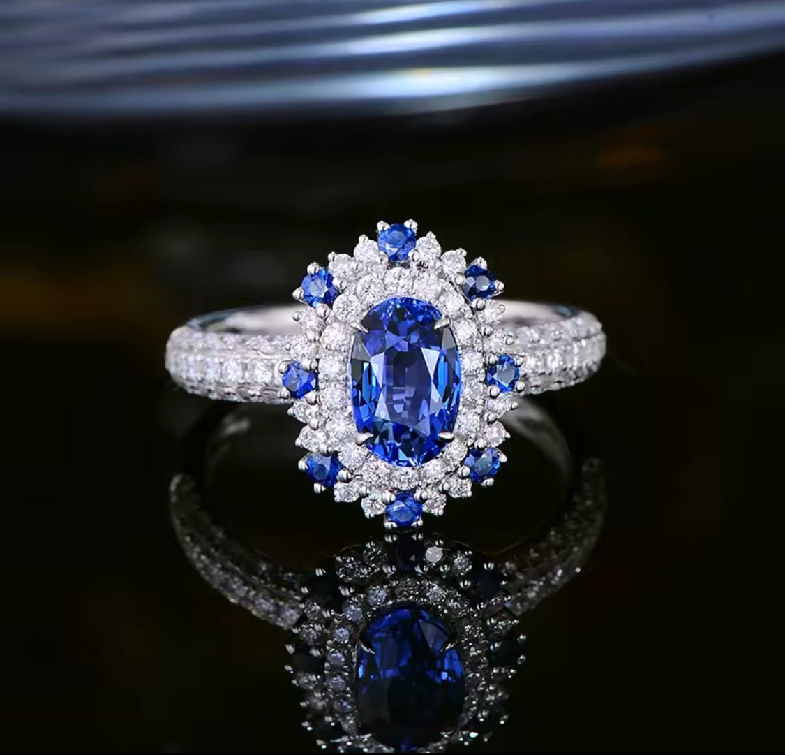 18Kt White Gold 1.57 ct Sapphire Ring with Natural Diamonds