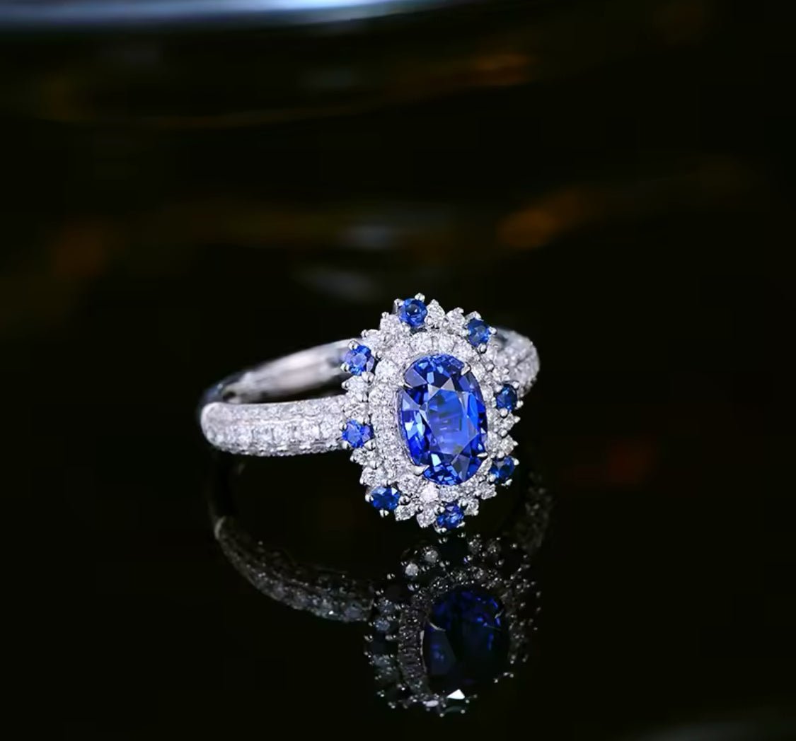 18Kt White Gold 1.57 ct Sapphire Ring with Natural Diamonds