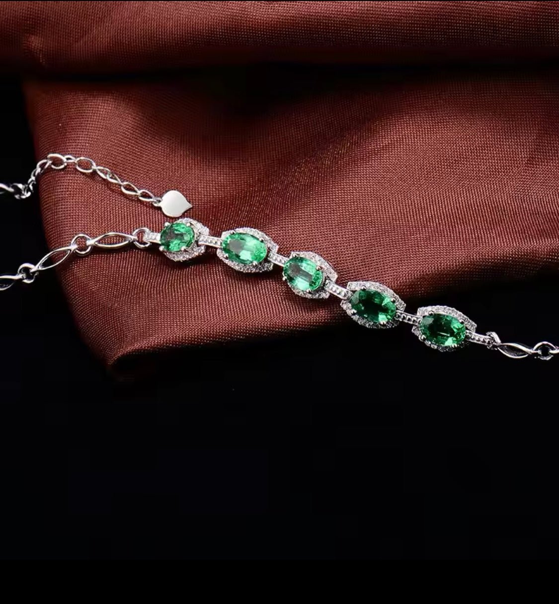 18Kt White Gold 2.18 ct Emerald Bracelet with Diamonds 0.24 ct
