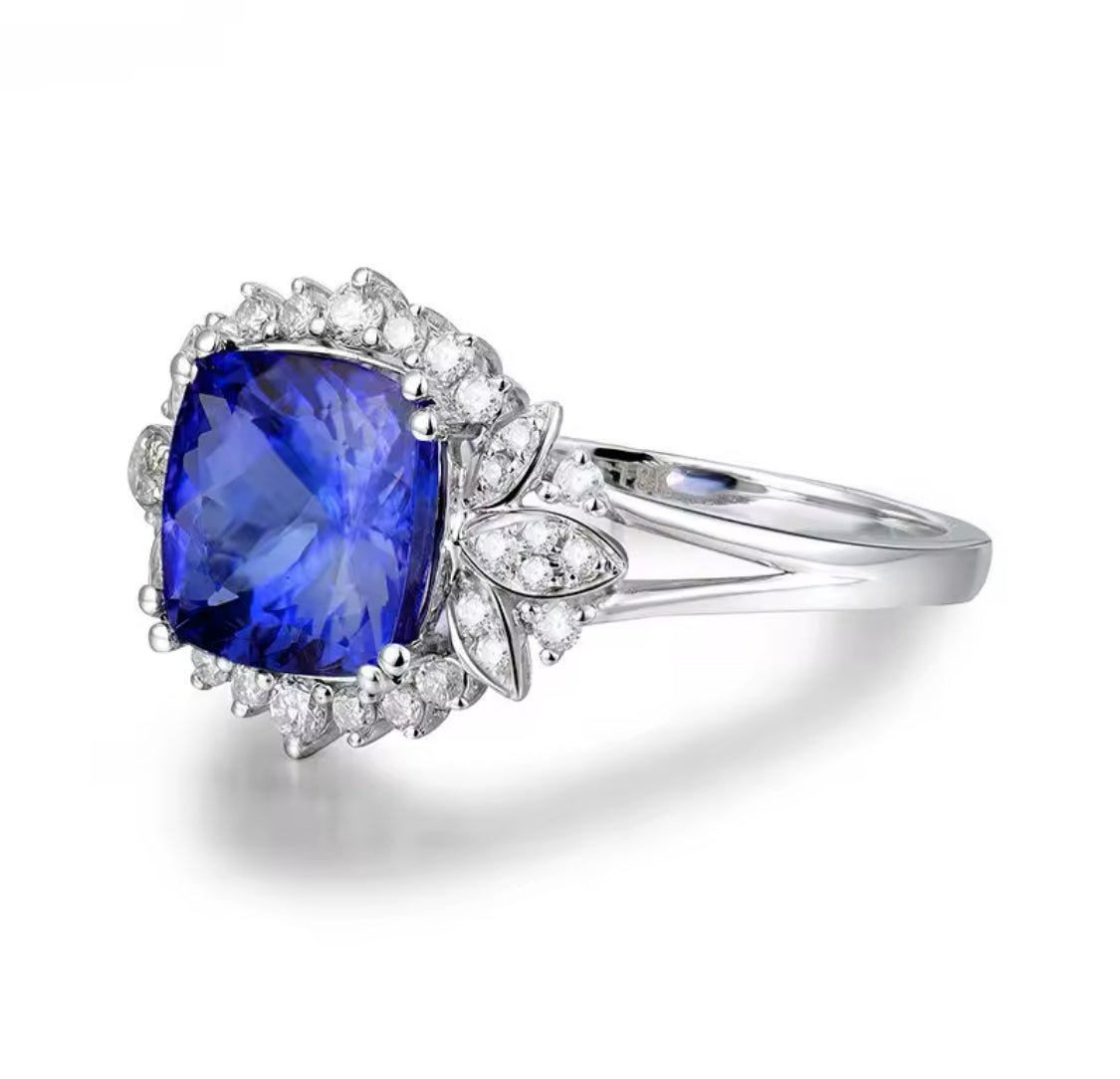 18Kt White Gold 2.80 ct Tanzanite Ring with Diamonds