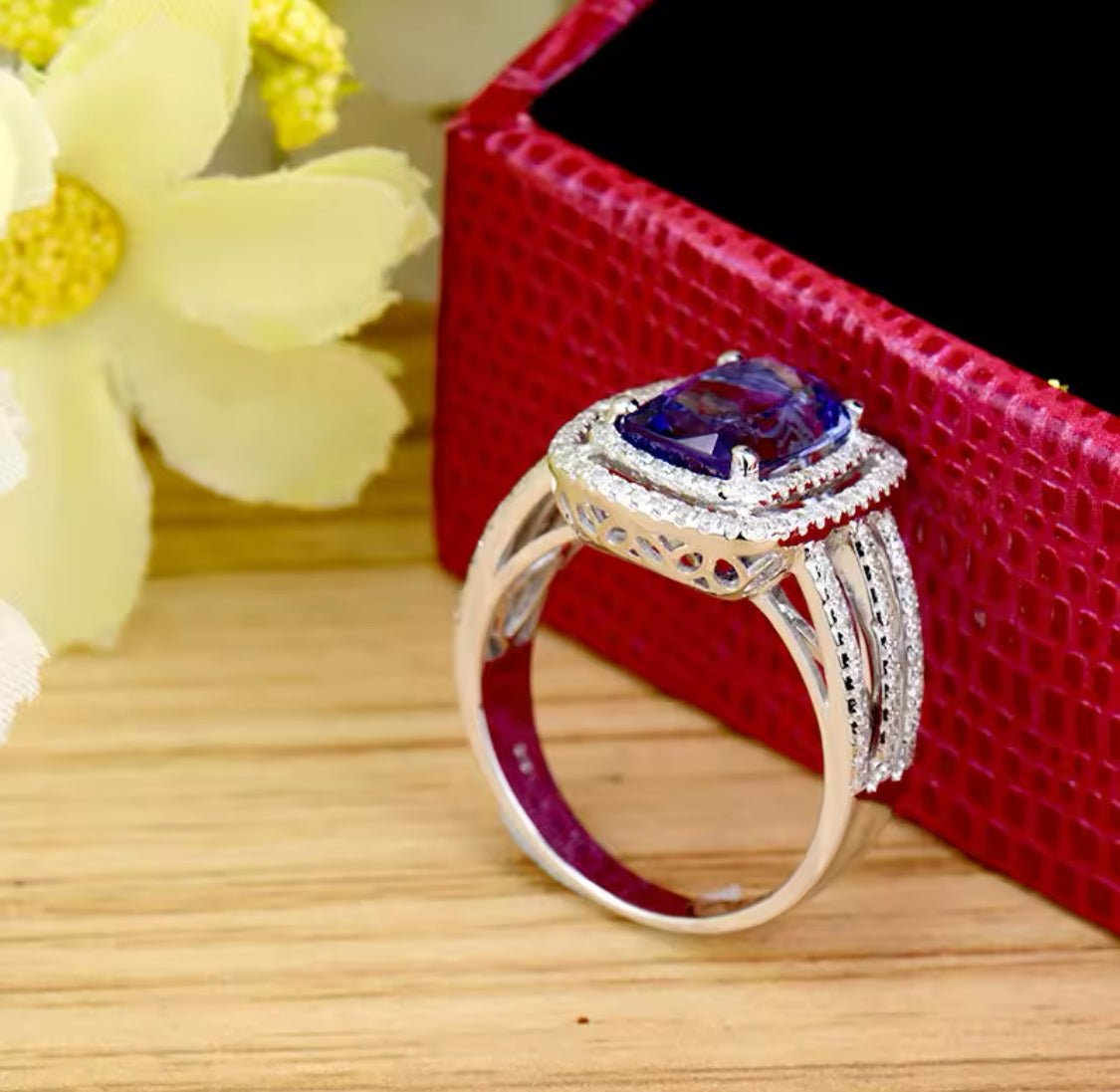 18Kt White Gold 3.84 ct Tanzanite Ring with Diamonds