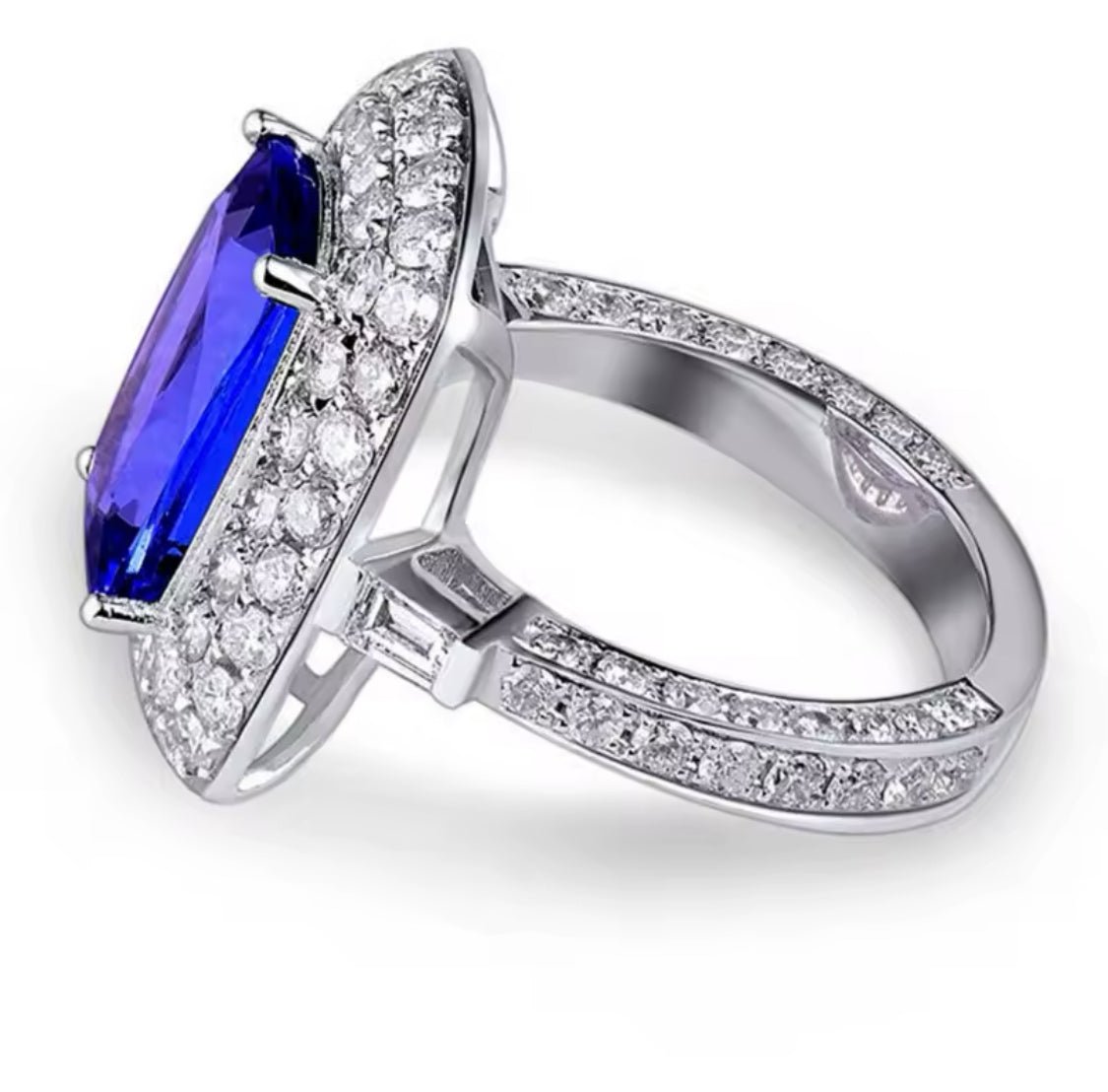 18Kt White Gold 4.87 ct Tanzanite Ring with Diamonds (Unisex)