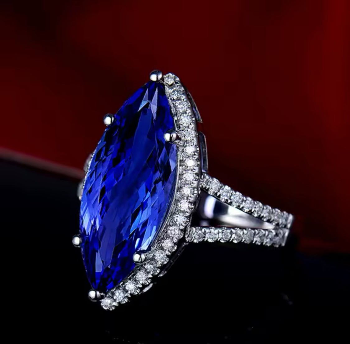 18Kt White Gold 5.02 ct Tanzanite Ring with Diamonds (Unisex)