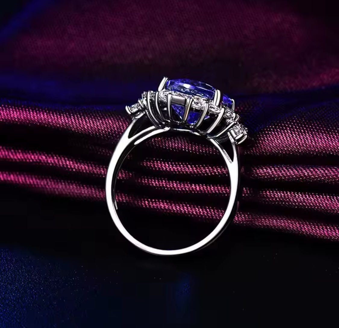18Kt White Gold 5.265 ct Tanzanite Ring with Diamonds (Unisex)