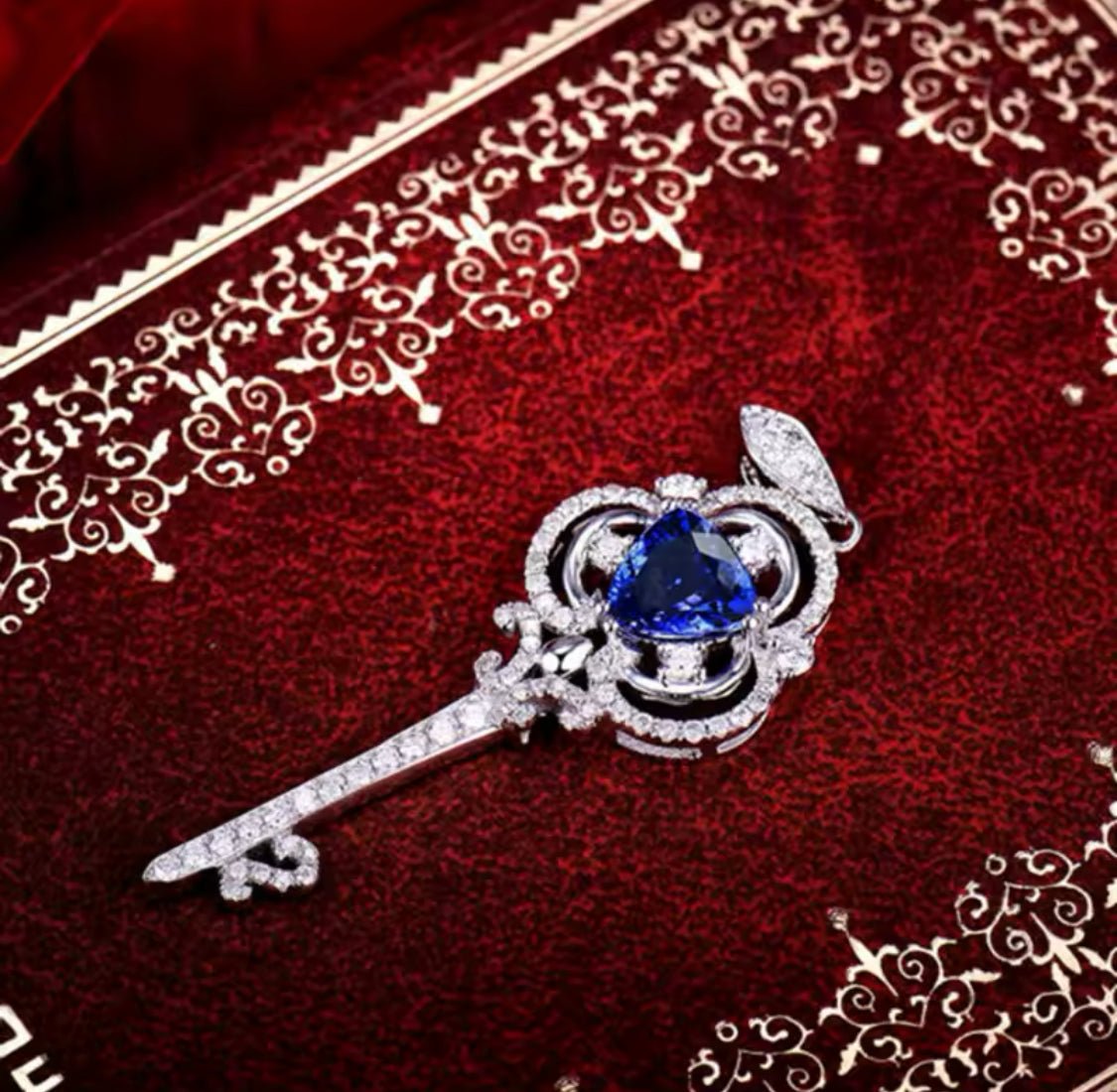 18Kt White Gold Diamonds 1.20 ct Tanzanite Pendants Key