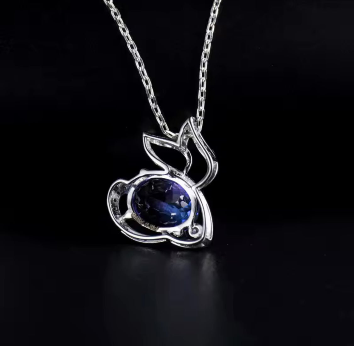 18Kt White Gold Diamonds 1.56 ct Tanzanite Pendants Fish