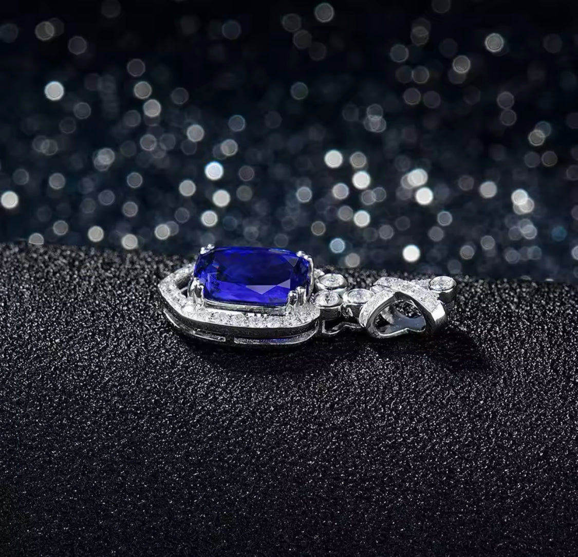 18Kt White Gold Diamonds 2.425 ct Tanzanite Pendants