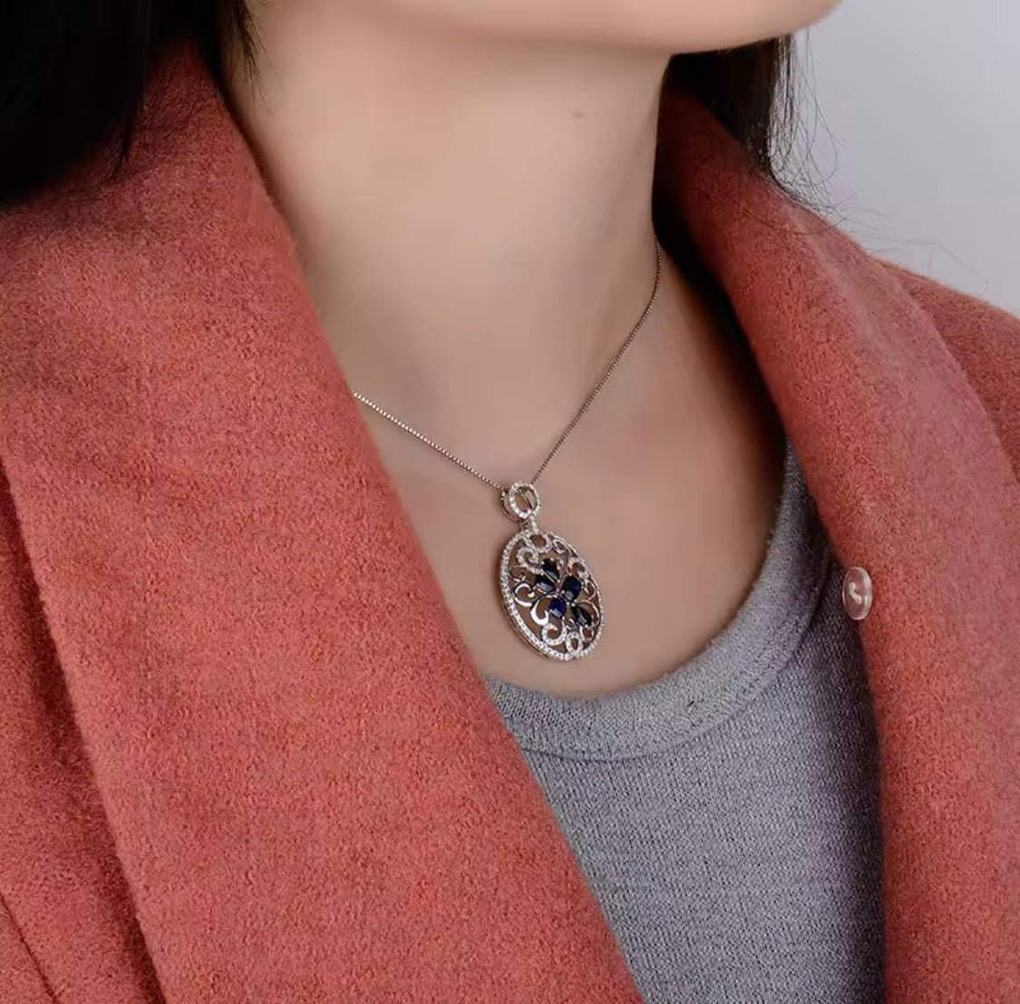 18Kt White Gold Diamonds 2.45 ct Sapphire Pendant