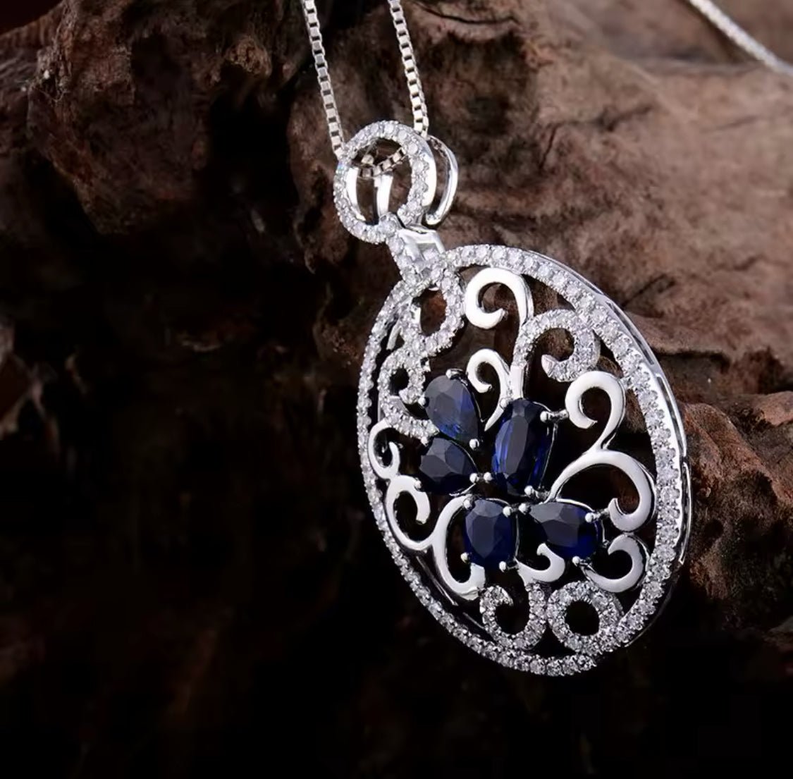 18Kt White Gold Diamonds 2.45 ct Sapphire Pendant