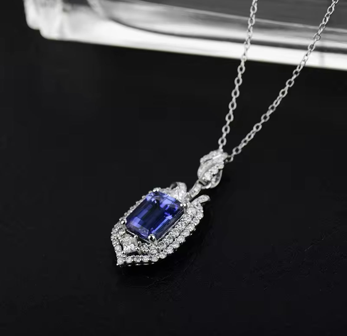 18Kt White Gold Diamonds 2.71 ct Tanzanite Pendants