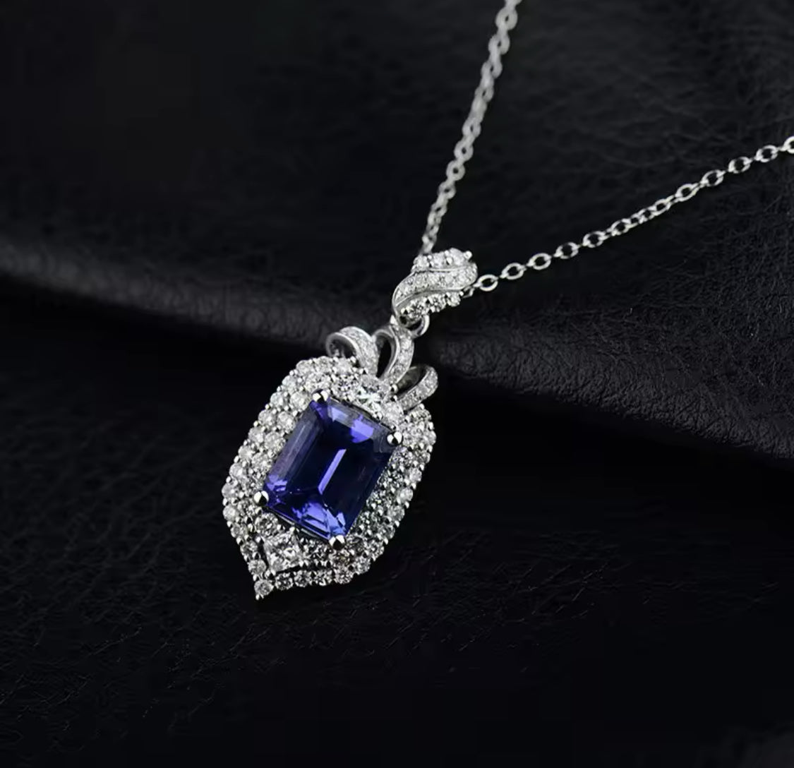 18Kt White Gold Diamonds 2.71 ct Tanzanite Pendants