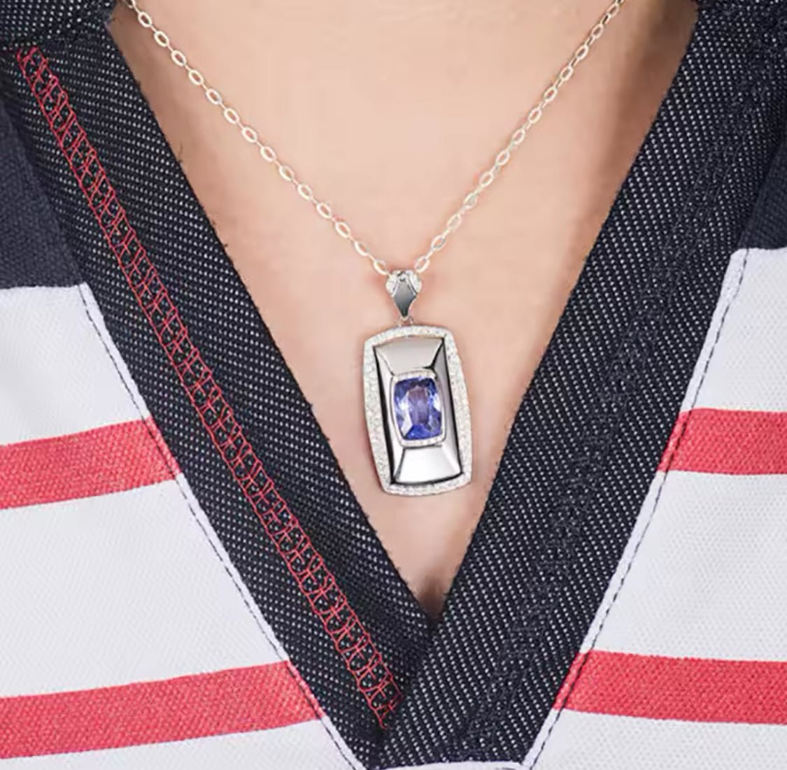 18Kt White Gold Diamonds 2.80 ct Tanzanite Pendants (Unisex)