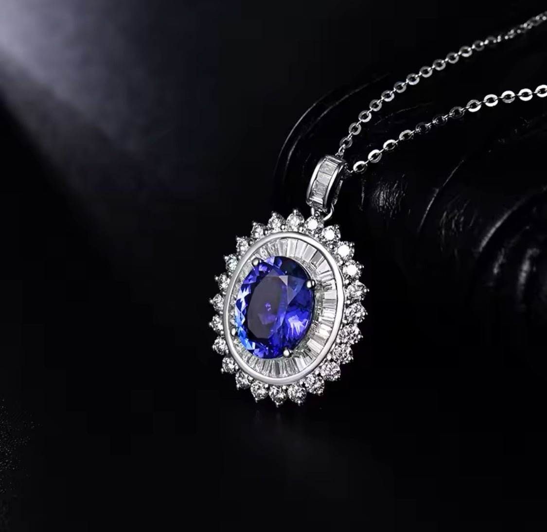 18Kt White Gold Diamonds 4.39 ct Tanzanite Pendants
