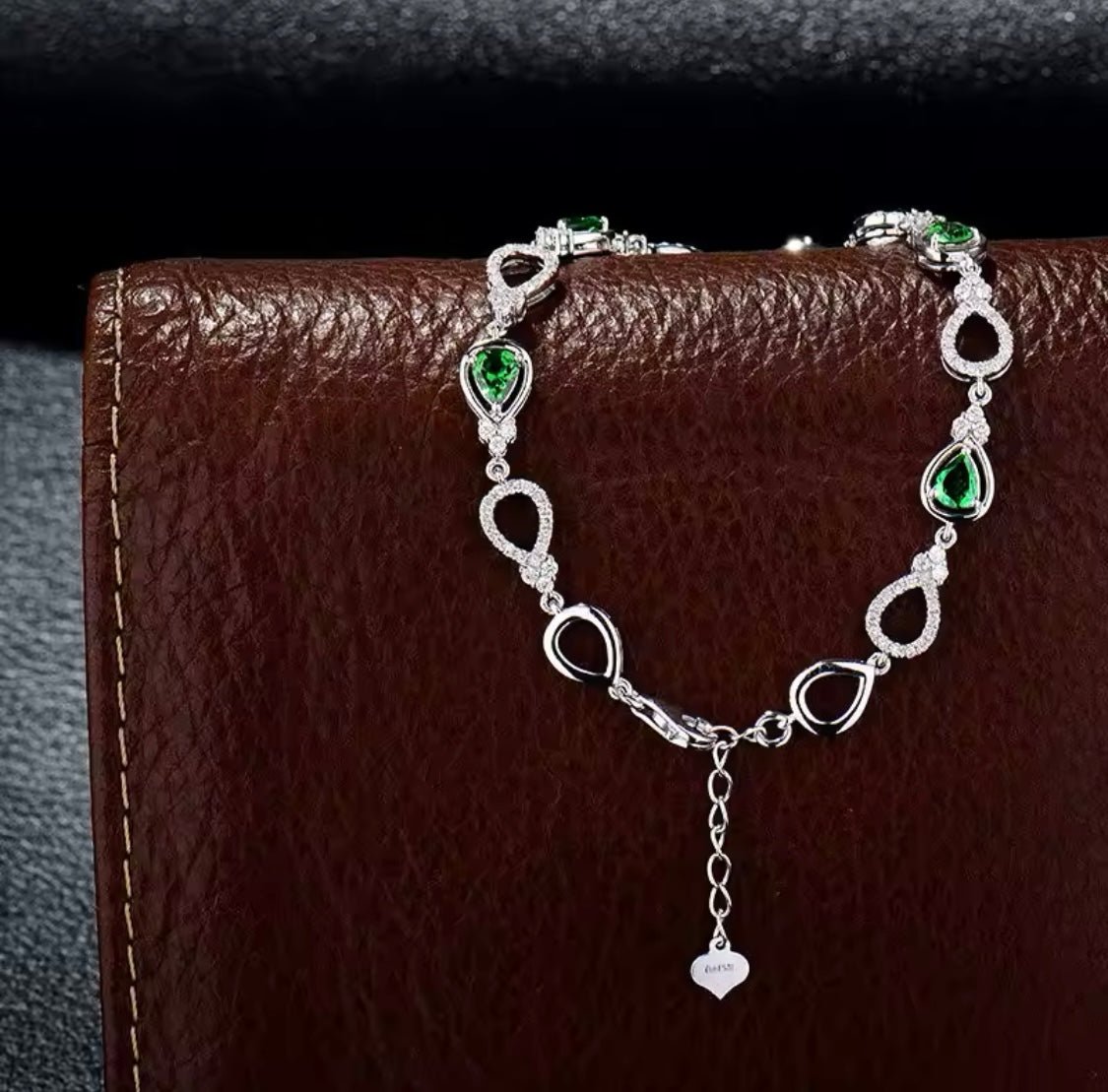18Kt White Gold Tsavorite 1.35 ct Bracelet with Diamonds 0.75 ct