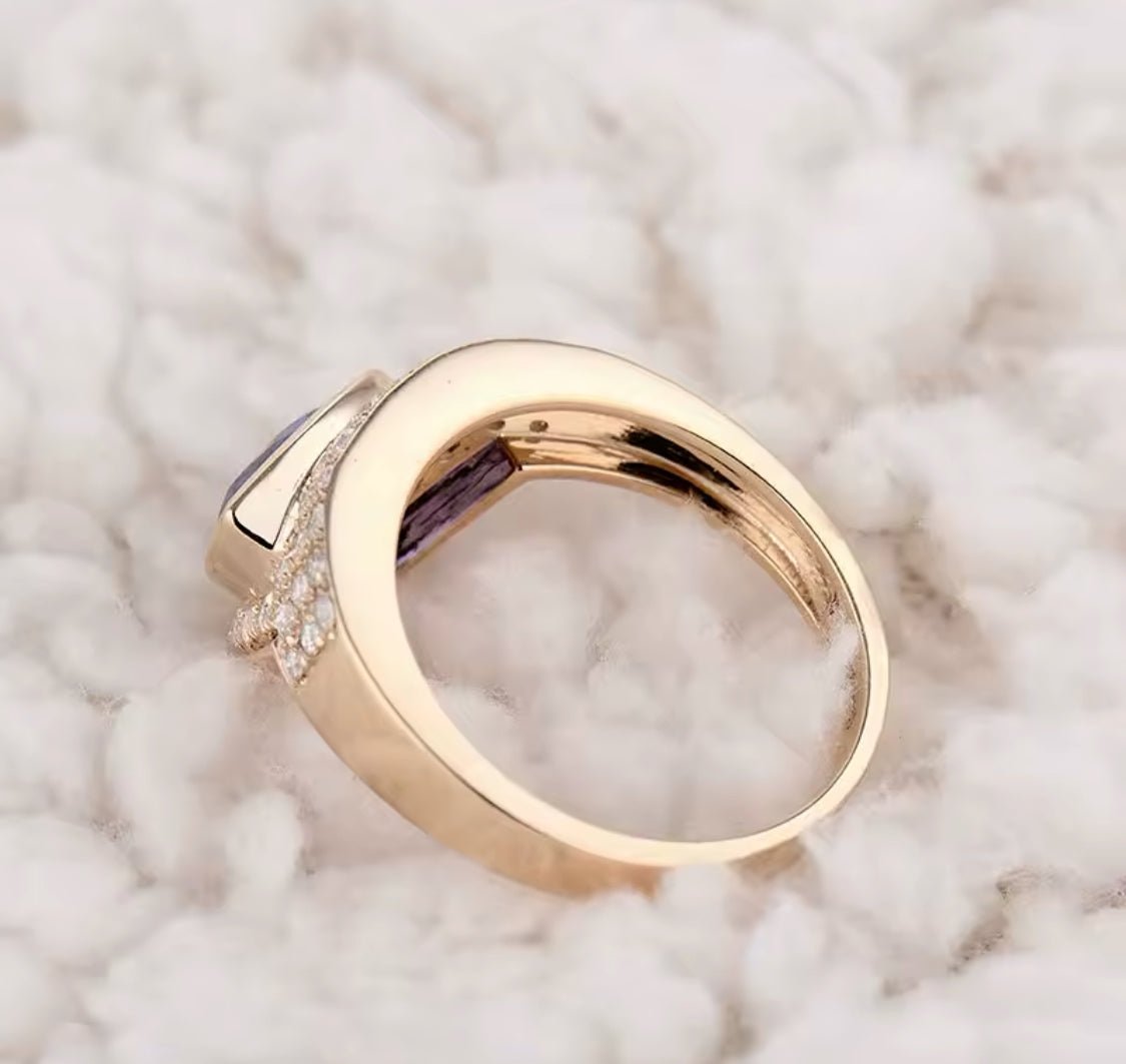 18Kt Yellow Gold 1.46 ct Tanzanite Ring with Diamonds (Unisex)